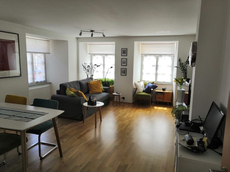 zentrale, moderne & lichtdurchflutete EG Wohnung 59qm / 2 Zimmer
